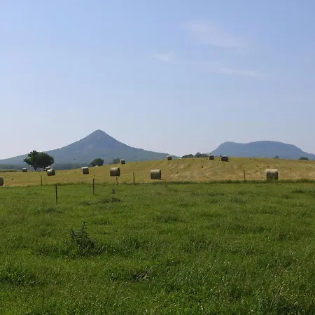 Gyulavezer Lovasbirodalma Vendeghaza