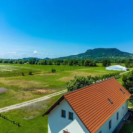 Gyulavezer Lovasbirodalma Vendeghaza Penzion