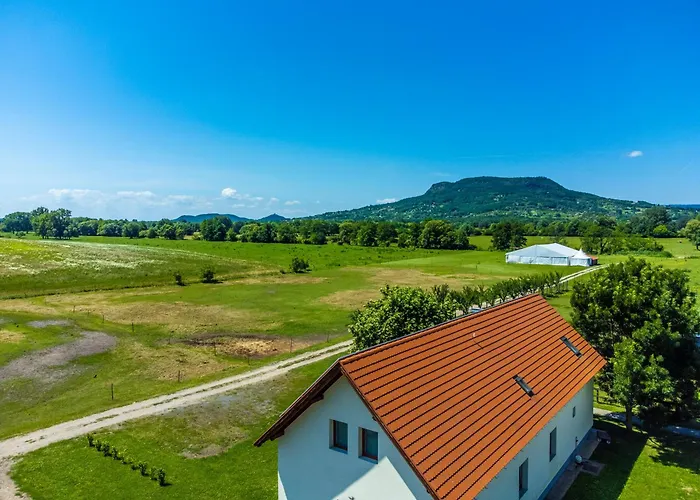 Gyulavezer Lovasbirodalma Vendeghaza بيت ضيافة